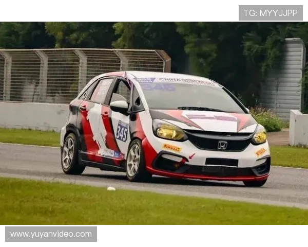 国际汽联评估冲刺赛改制方案，赛恩斯提议强制使用红胎增加悬念